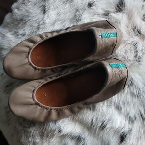 Tieks taupe 7